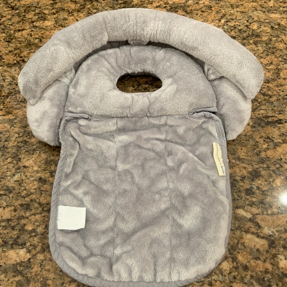 PBK Boppy Newborn Head Support Insert - Picture 1 of 3